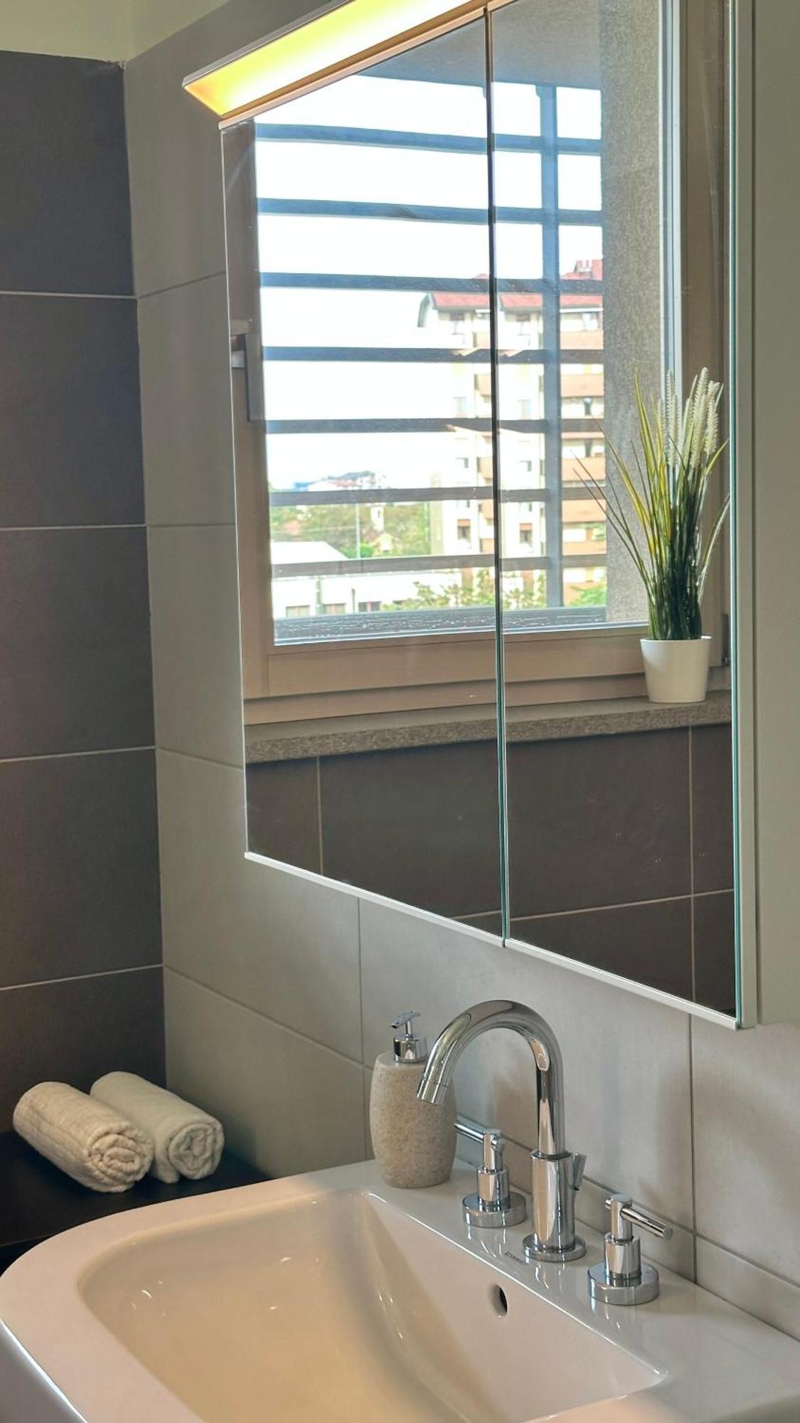 Giax Tower Premium Modern Milanese Flat With Gym Pool View & Box Appartement