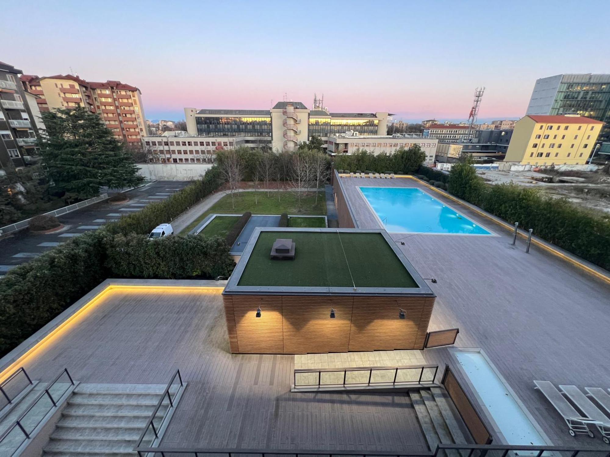 Giax Tower Premium Modern Milanese Flat With Gym Pool View & Box Milan