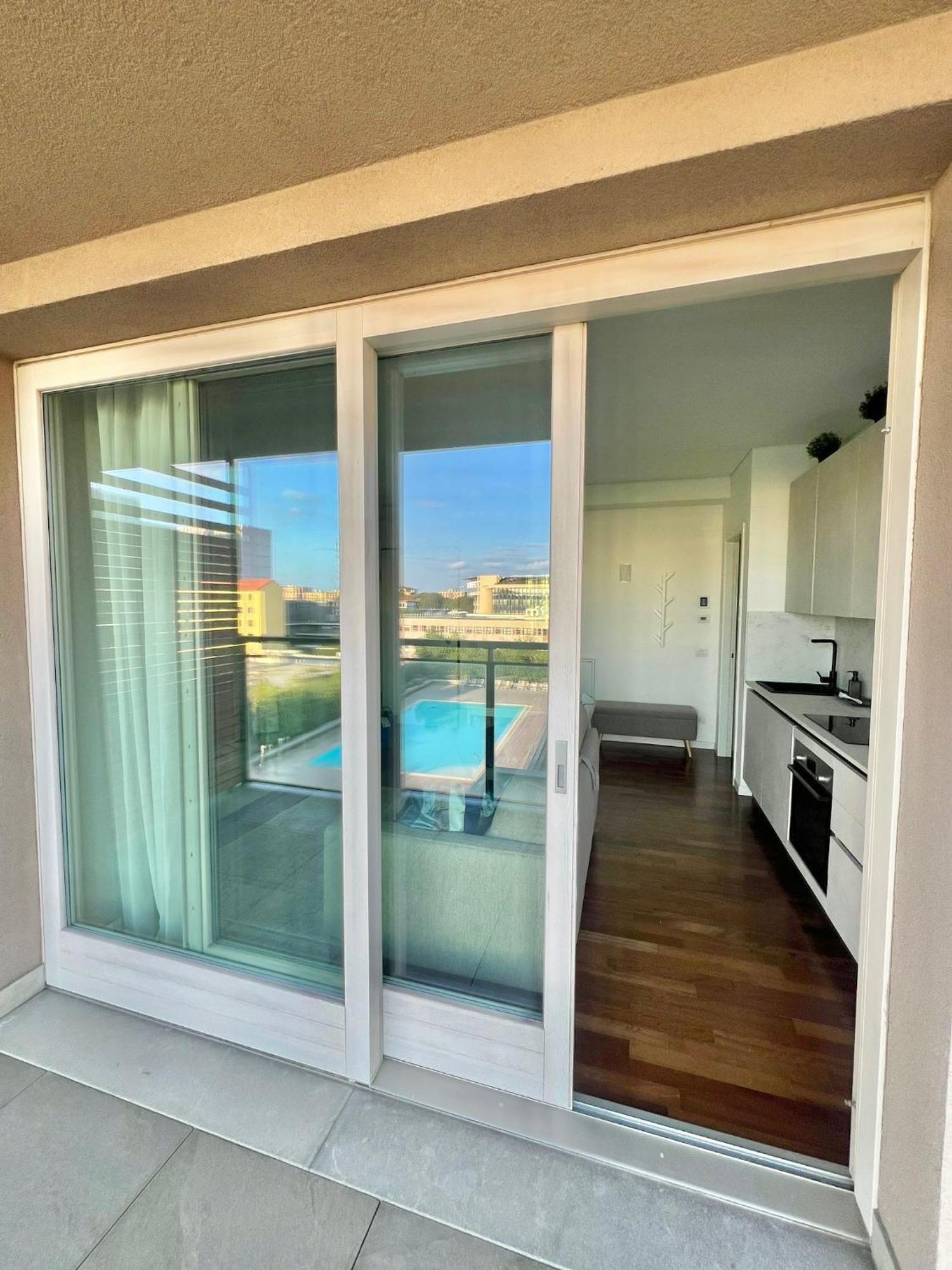 Apartment Giax Tower Premium Modern Milanese Flat With Gym Pool View & Box